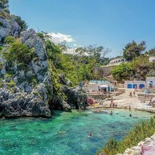 Insenatura di Cala dell'Acquaviva con mare turchese