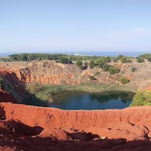Laghi rossi dell'ex cava di bauxite vicino Otranto